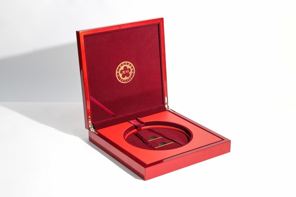  High-End Custom Packaging Solutions